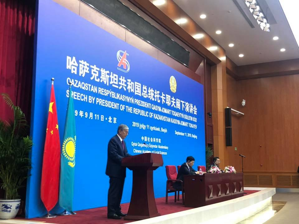 Президент Қытайдағы кездесулердің барлығында баяндамасын қазақ тілінде жасады