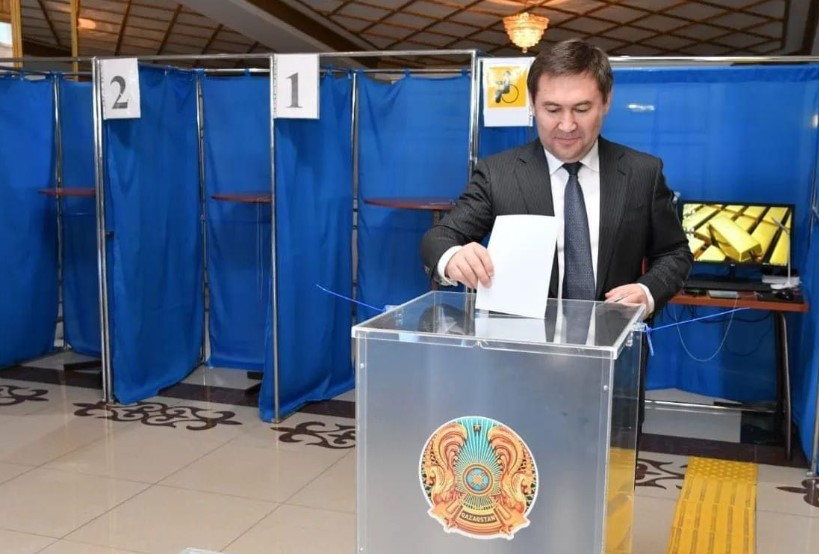 ​Шымкент қаласының әкімі жалпыхалықтық референдумда дауыс берді