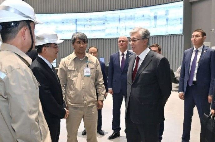 ​Президент Шымкент мұнай өңдеу зауытының өндірістік қуатымен танысты