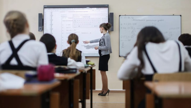 Алматы облысында екі сыныптың оқушылары бір кабинетте білім алады