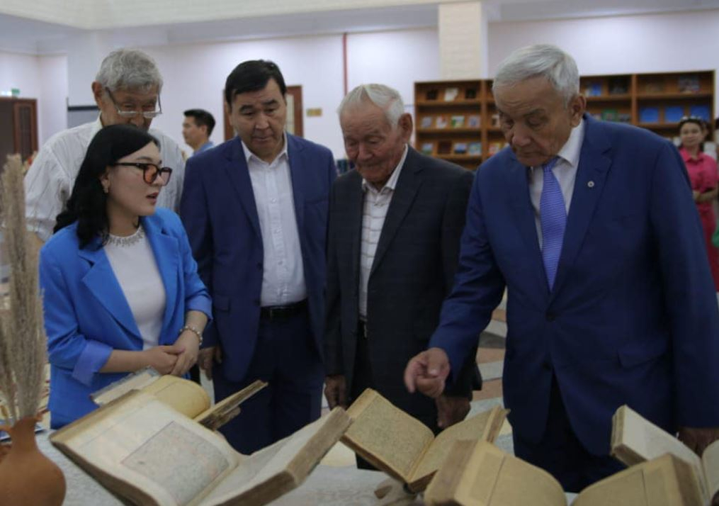 Сыр елі Түркістан өңіріне 4000-ға жуық кітап тарту етті
