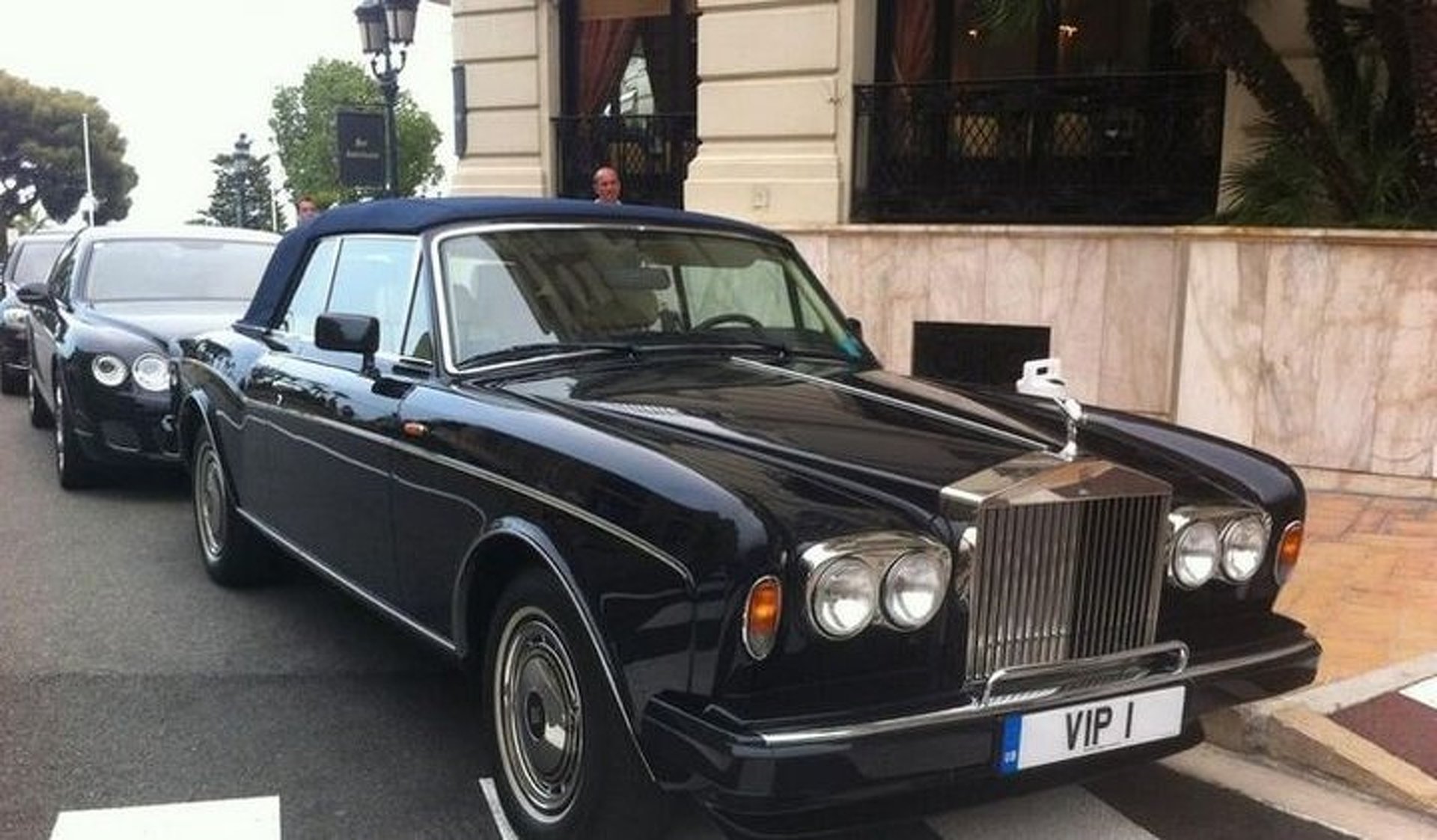 Номер самой дорогой машины в россии. Rolls Royce Абрамовича. Дорогие автомобильные номера. Дорогие автономера. Номера авто 001.