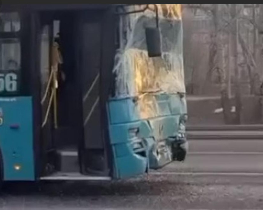 Қарағандыда жолаушыға толы екі автобус соқтығысты