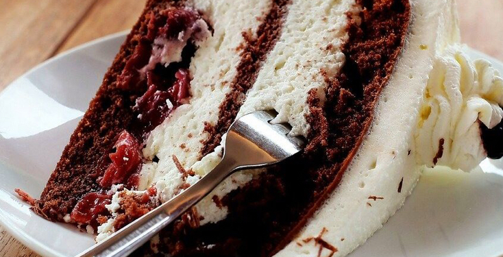 Торт үшін келіспей қалған блогер мен кондитердің дауына нүкте қойылды Торт үшін келіспей қалған блогер мен кондитердің дауына нүкте қойылды